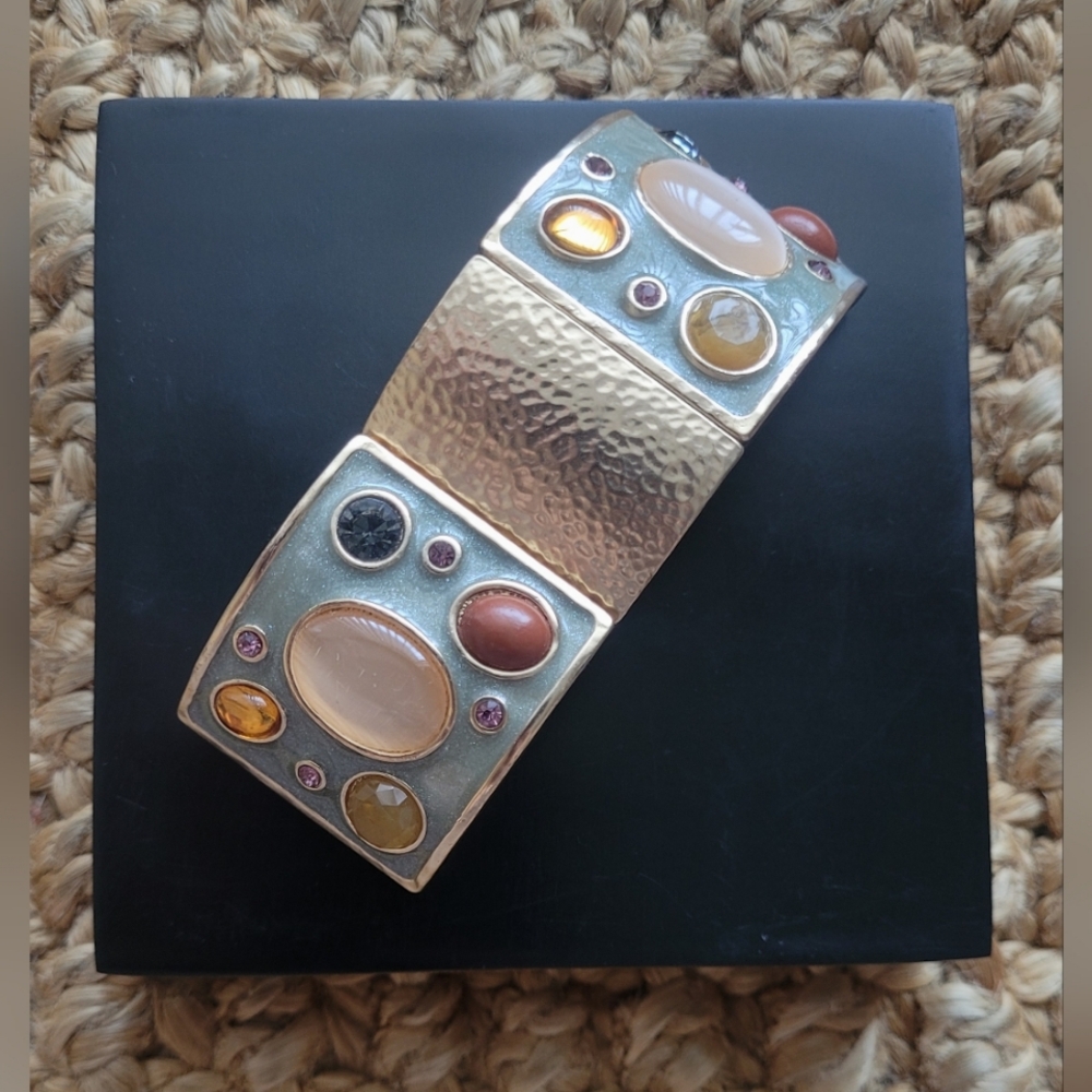 Gold tone hammered metal and multi color gem stretch bracelet